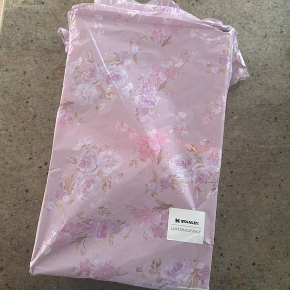 Stanley X LoveShackFancy 40OZ Quencher Happy Thoughts - Picture 5 of 5